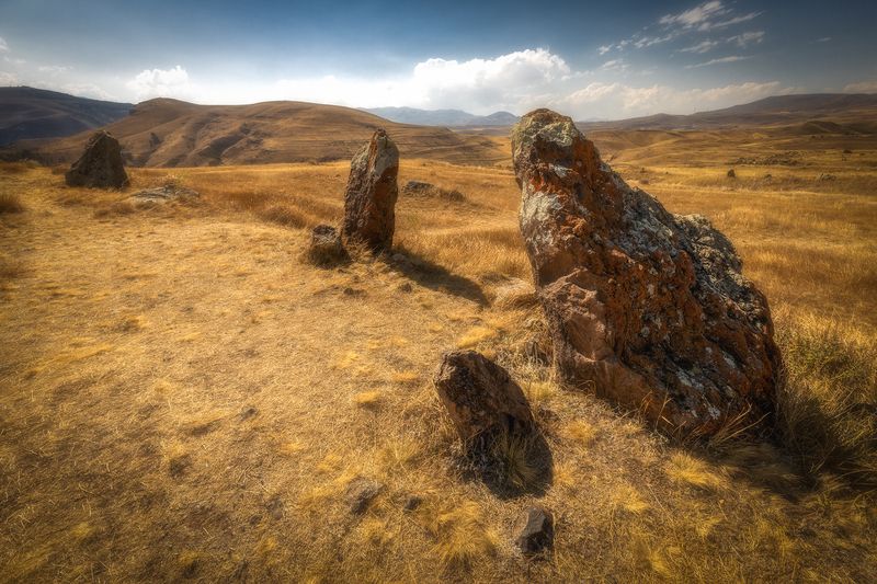 Древние камни фото превью