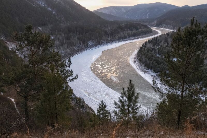 сибирь, мана, осень, шугоход Поворот реки фото превью
