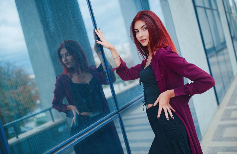 Red autumn leaf фото превью