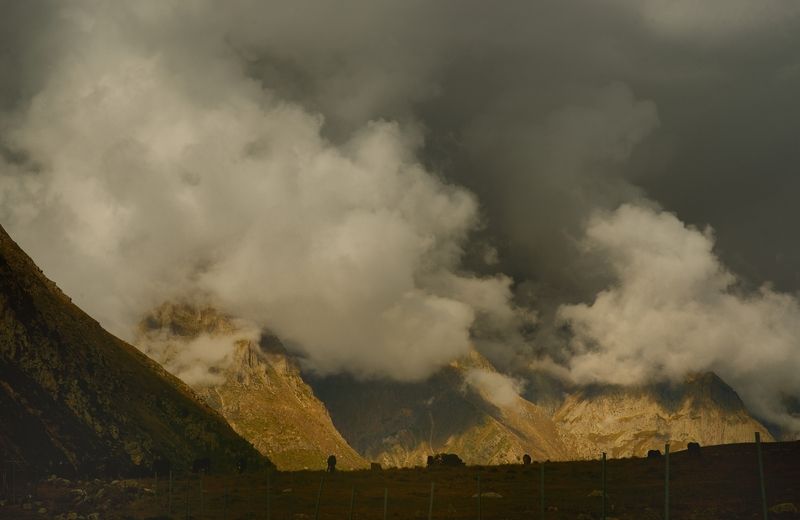 горы лето кавказ тучи чегем Тучи в горах фото превью