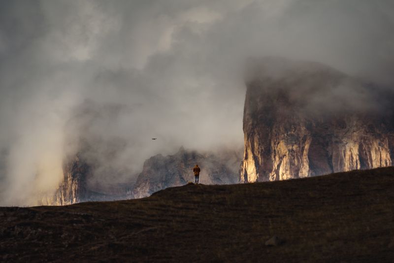 кавказ, горы, кабардино-балкария, кбр, скалистый хребет, облака, скалы Одинокий дронщик фото превью