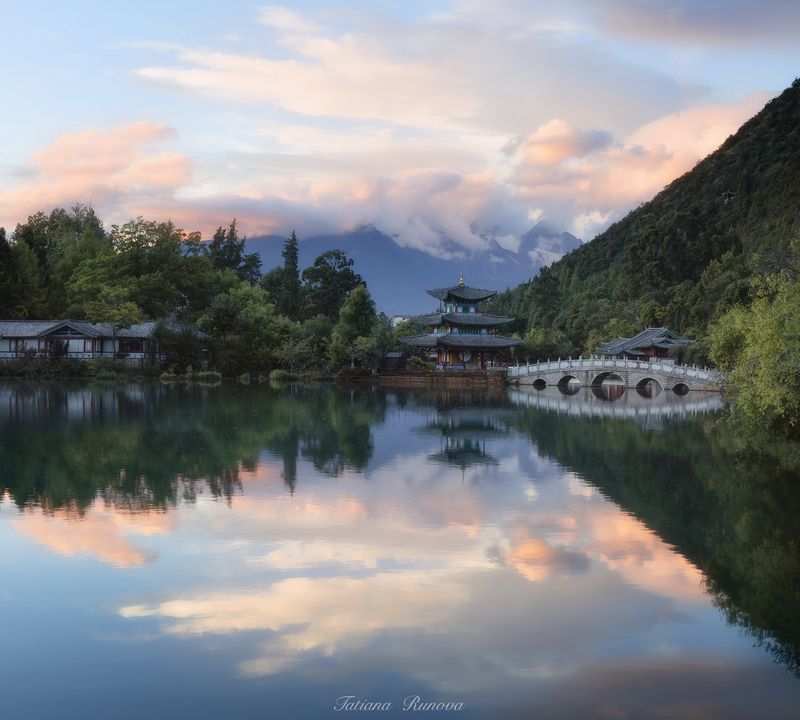Закат в парке Лицзян фото превью