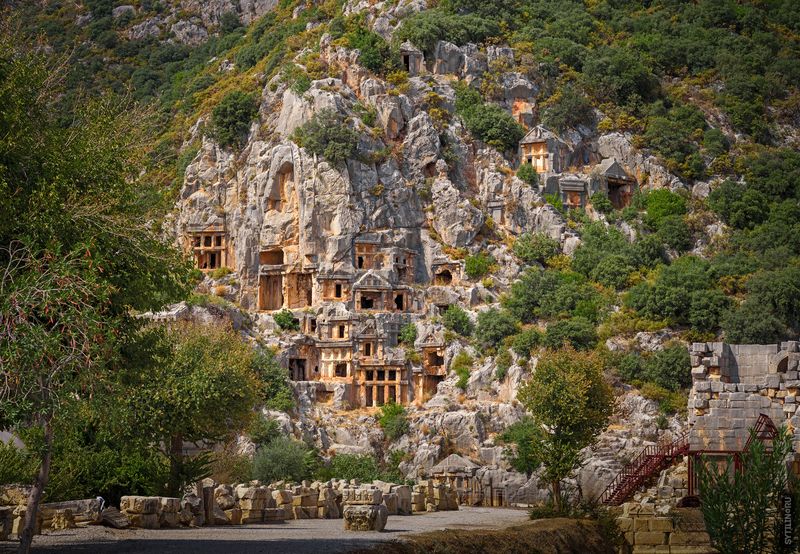 Ликийские гробницы, захоронения, древние, скала, вырезанные, Демре, Турция, достопримечательность, путешествие, тур, экскурсия Ликийские гробницы, Демре (Мира). Турция фото превью