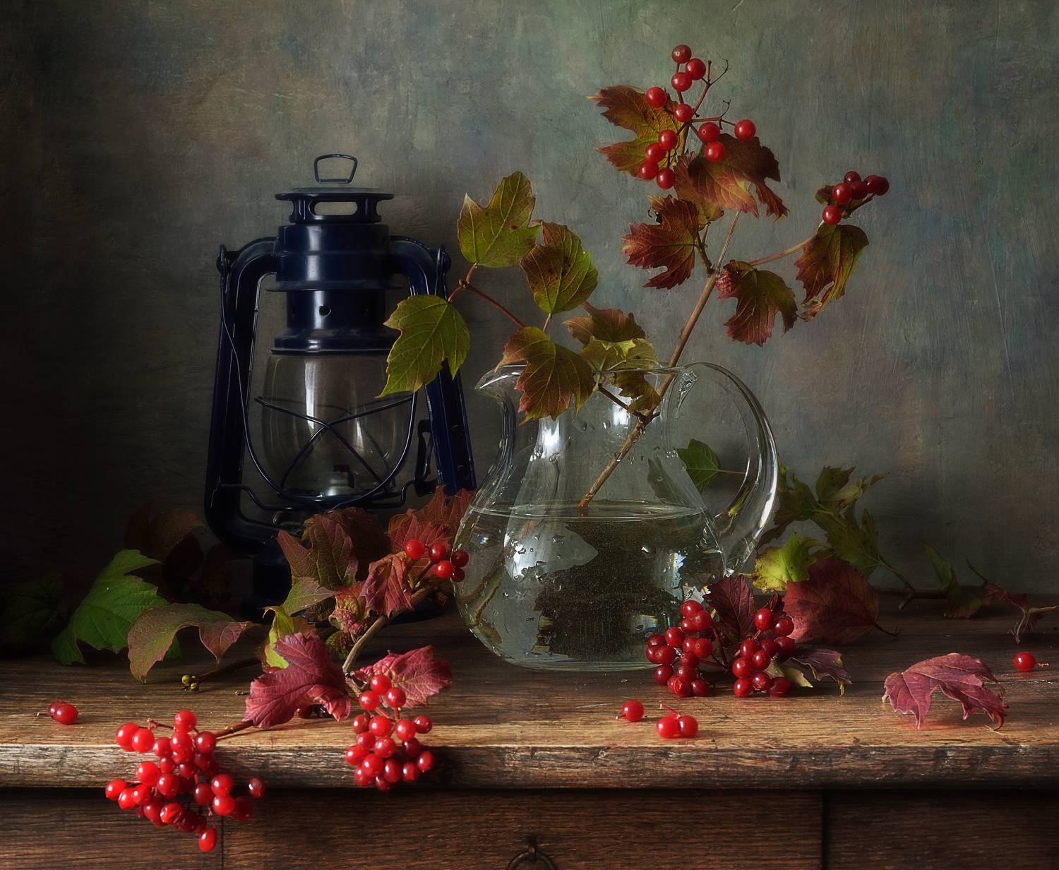натюрморт,калина,ягоды,кувшин,лампа, Наталия К