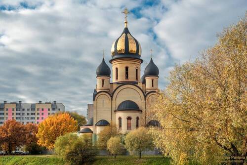 Осенний храм святых Царственных Страстотерпцев