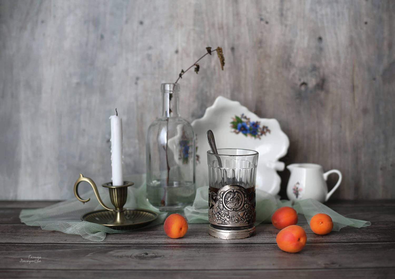 стакан, свеча, бутылка, абрикосы, тарелка, молочник, Галина Лоскутова