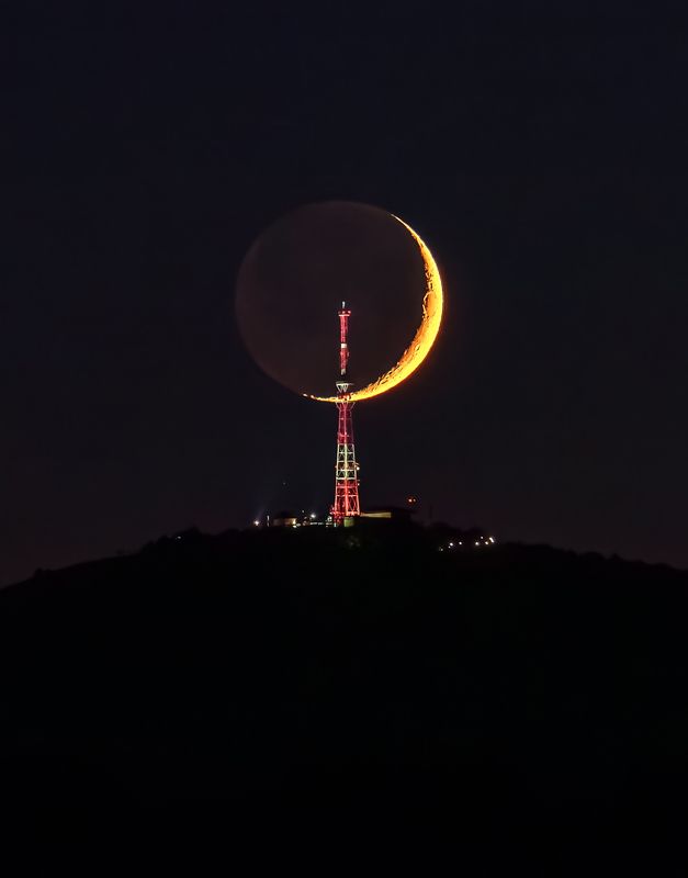 кавказ, горы, кавказские минеральные воды, пятигорск, гора, машук, солнце, закат, кмв, луна, месяц, moon, tower, tv tower, new moon Месяц и вышка фото превью
