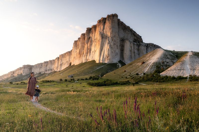 Белая скала фото превью