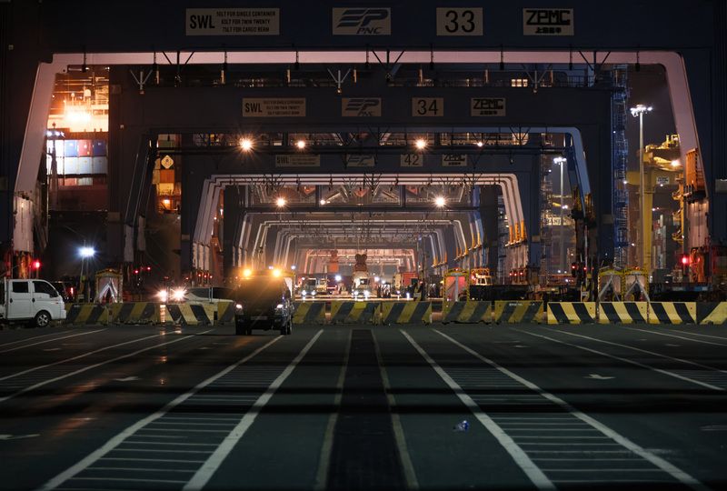 #Mode of transport #Transport #Truck #Commercial vehicle #Freight transport #Machine #Rolling #Highway #Shipping container #Cargo Night shift фото превью