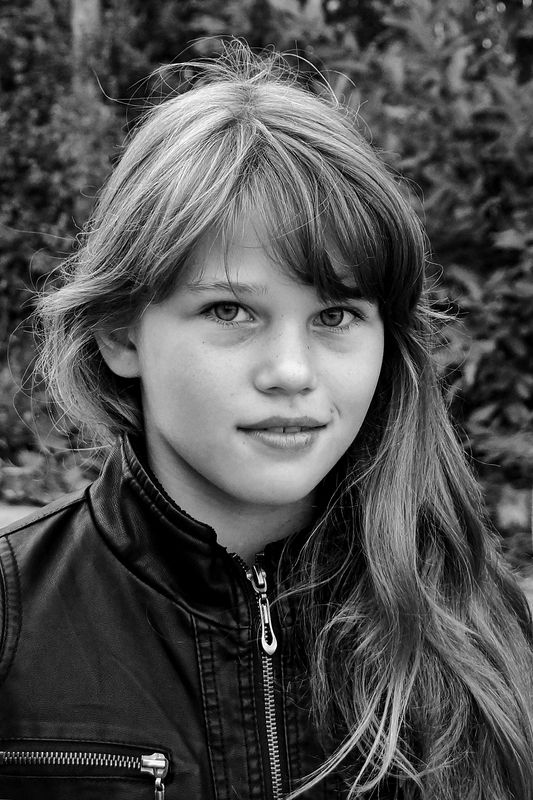 девушка, портрет, глаза, взгляд, чб, апатиты На пороге. 2013 год фото превью