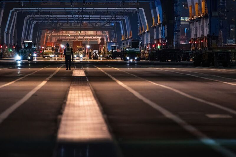 Night shift фото превью