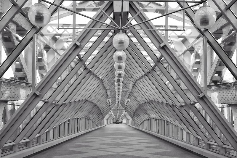 треугольник, вектор, одиночество, геометрия Симметрия безмолвия фото превью