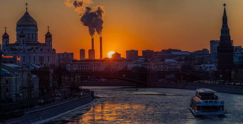 Закат на набережной