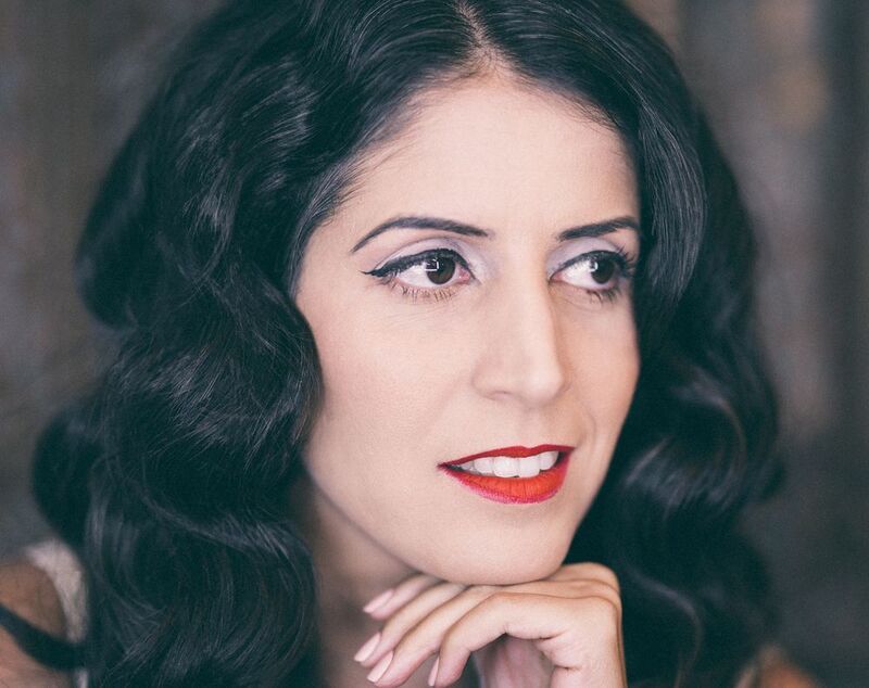 portrait, beauty, photography, vintage, retro, glamour, classic beauty, red lips, portraitgirl, soft focus, beauty portrait, fashion photography, timeless, elegant, old hollywood, vintage aesthetic, classic portrait, feminine, romantic, fine art portrait, Nirit фото превью