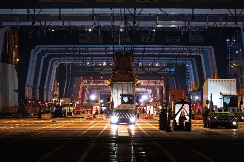 Night shift фото превью