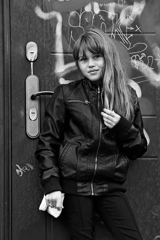 девушка, портрет, глаза, взгляд, чб, апатиты Детство за молниями. 2013 фото превью