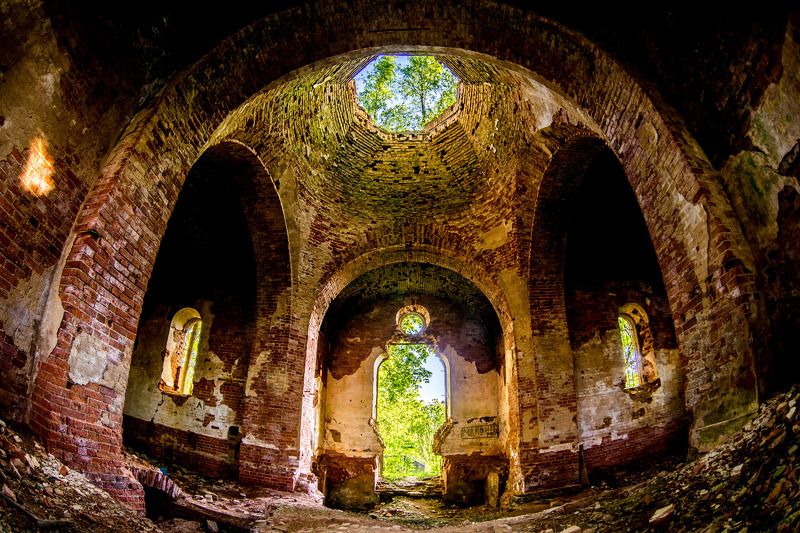 Склеп, церковь, панорама, заброшка, заброшенное здание, Ленинградская область Старая церковь фото превью