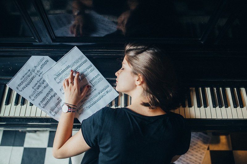 музыка, клавиши, ноты, спит Настя фото превью