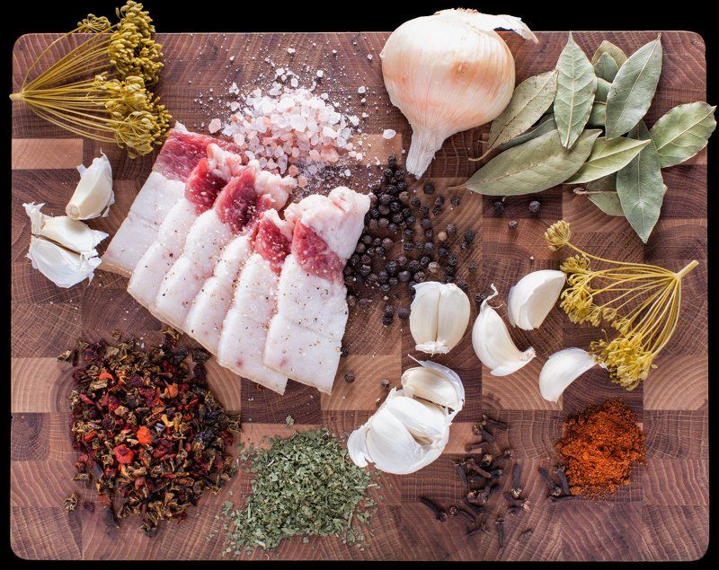 пища, специи, сало, свинина, кухня, чеснок, овощи, еда Чего-то не достаёт в этой композиции... фото превью