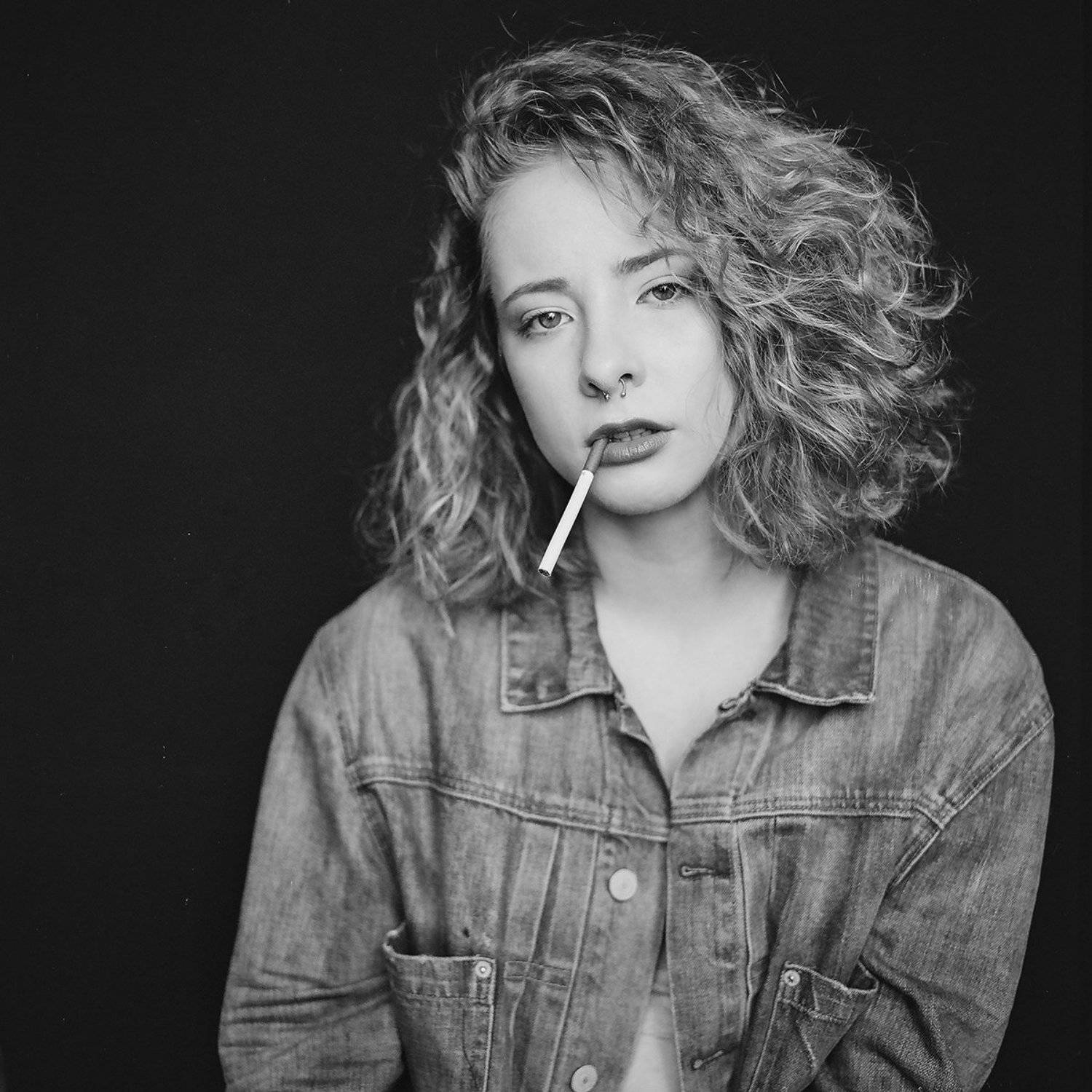 #Портрет,  #Девушка,  #Черно‑белое, #Плёнка, #Окно, Hubert Kochański