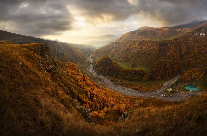 кавказ, горы, грузия, georgia, горный пейзаж, рассвет в горах, облака, горное озеро, крестовый перевал, ущелье, горная река, осень в горах Рассвет в долине фото превью