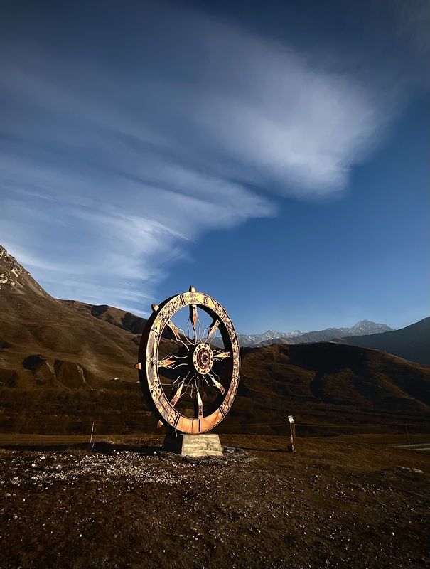 колесо барсага -персонифицированное всесокрушающее огненное колесо в осетинском нартском эпосе Даргавс. Осетия. Колесо БАРСАГА фото превью