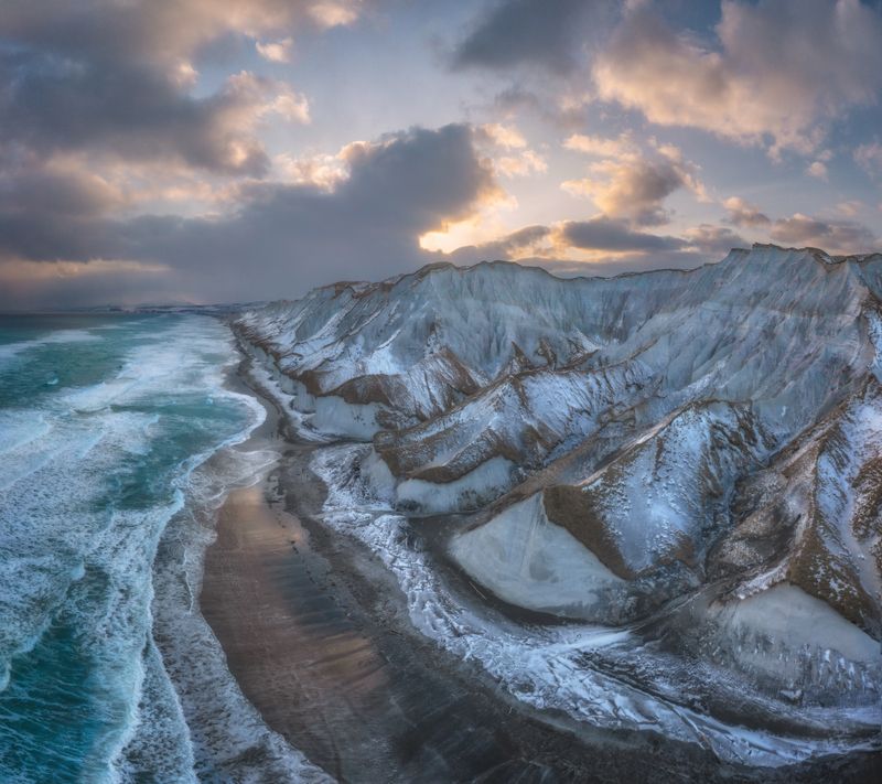 курилы Белые скалы зимой. Итуруп. фото превью