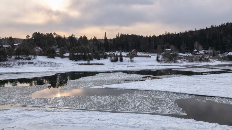 ноябрь, осень, шугоход, сибирь, мана Замерзает река фото превью