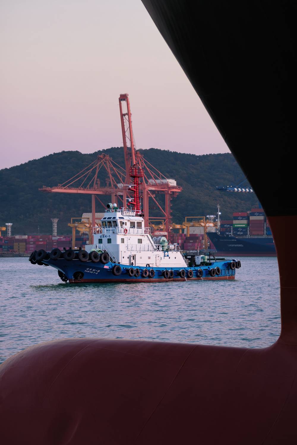 #harbor #tug #cranes #sea #bow #bulbous bow #ship #bay, Shpek Andrey