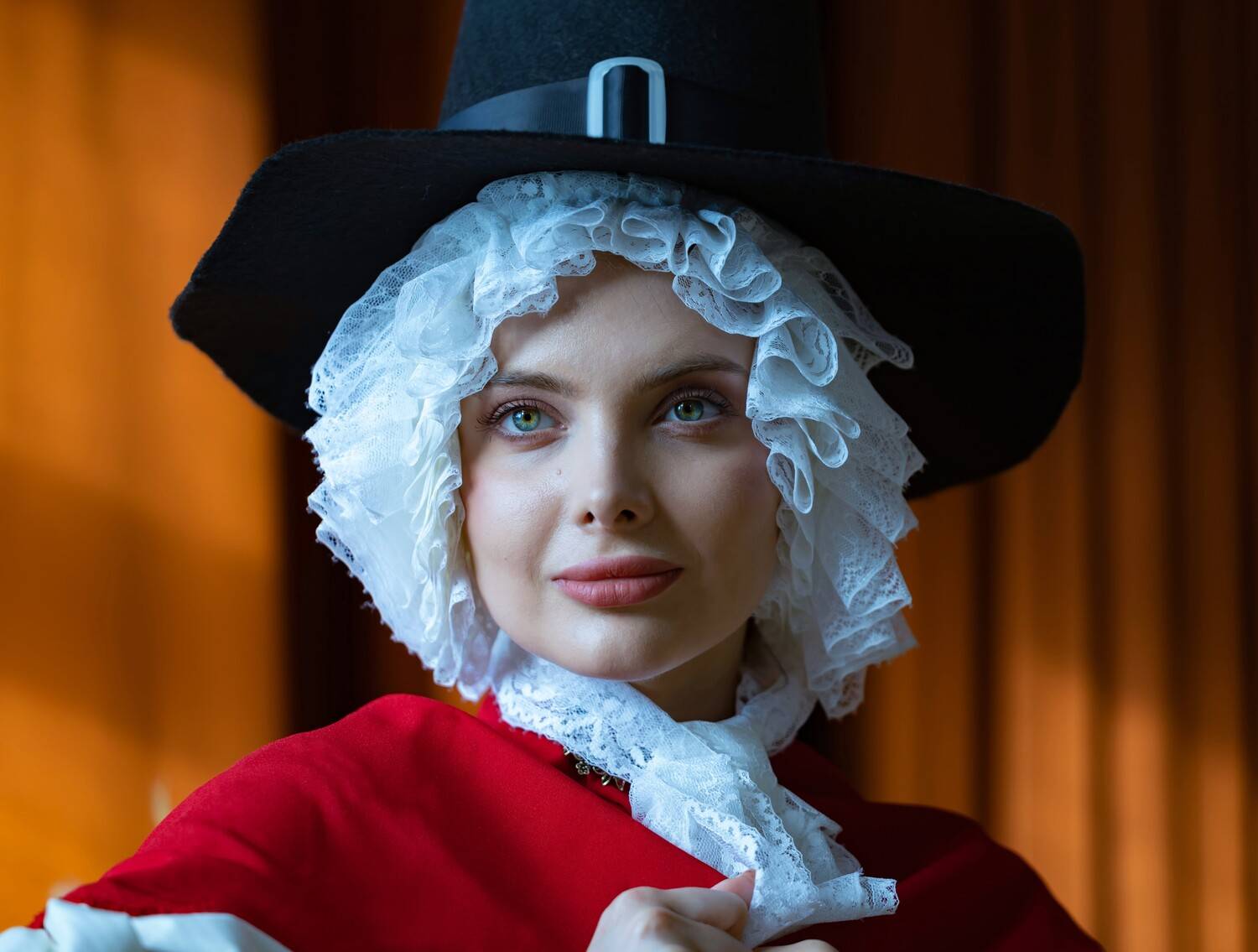 красивая девушка, шляпа, платок, жанровый портрет, студия, естественный свет, солнечные лучи, Герцен Наталья