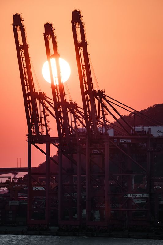 #Dusk #Orange #Iron #Evening #Machine #Engineering #Crane #Public utility #Sunset #List of nonbuilding structure types Solar Crossfire фото превью