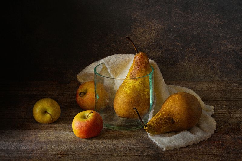 груши, яблоки, стеклянная банка, полотенце  фото превью