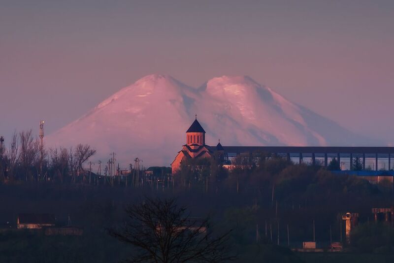 кавказ, кмв, кавказские минеральные воды, горы, георгиевск, храм, аац, рассвет, эльбрус Эльбрус и храм на рассвете фото превью