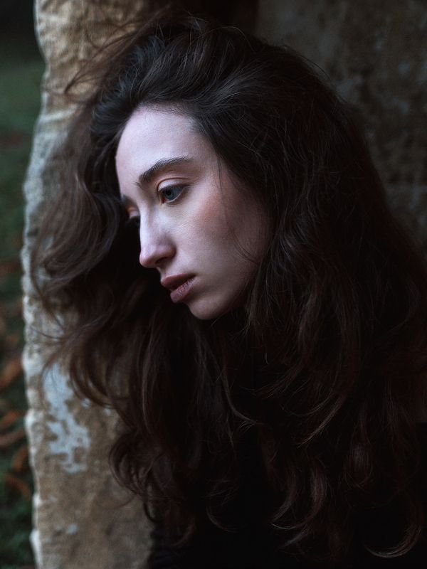 #girl #ruins #oldbuilding #grass #nature #blackdress #lingerie #outdoors #portrait #stones Risha фото превью