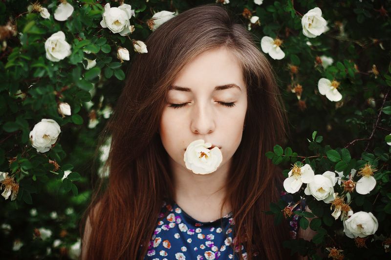 portrait портрет лес девушка модель весна розы  фото превью