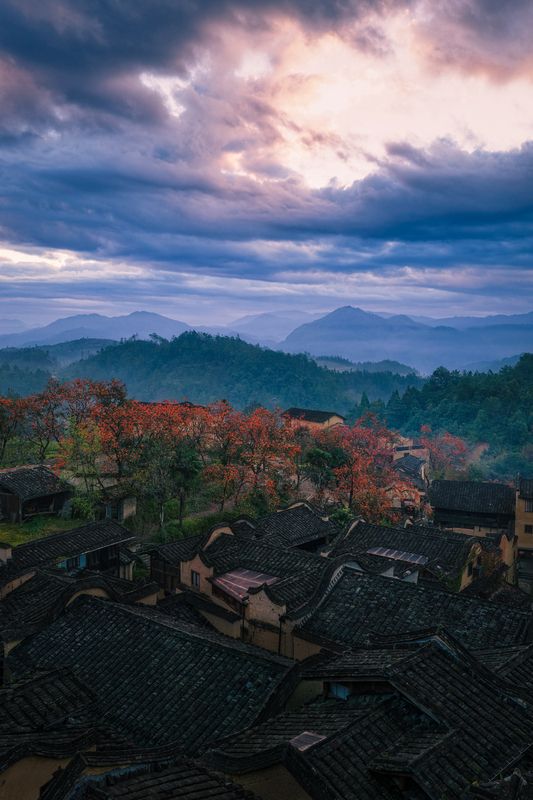 Clouds Over the Earthen Rooftops фото превью