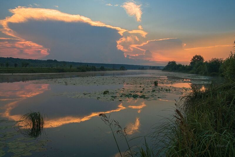 лето озеро рассвет облака отражение природа пейзаж Утреннее облако. фото превью
