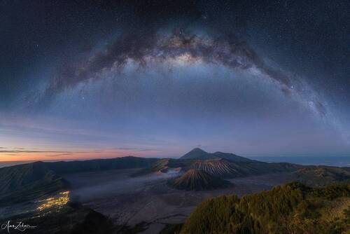 Milkyway over Mount Bromo