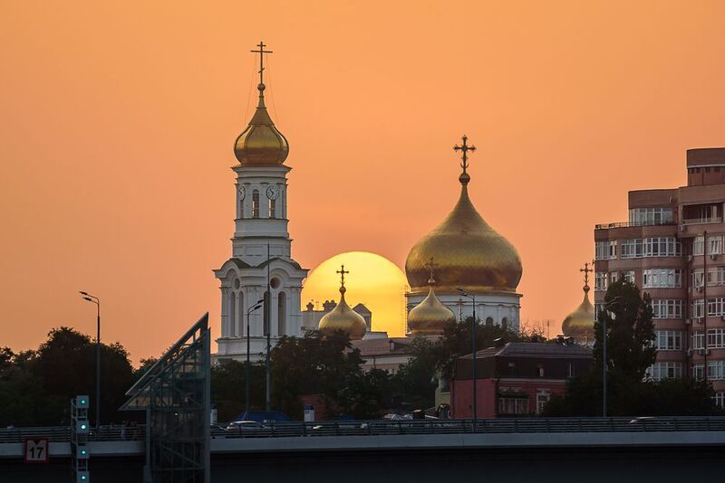 кавказ, вечерний город, ростов-на-дону, дон, закат в городе, солнце, храм, 600 мм, architecture, архитектура Закат сквозь густую дымку города фото превью