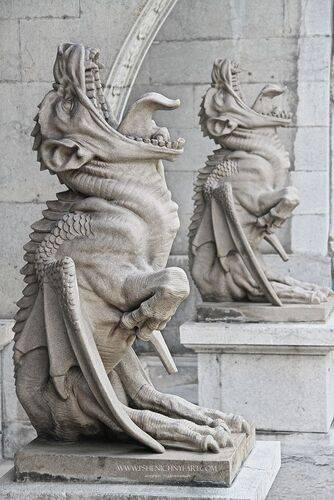 Стражи дворца