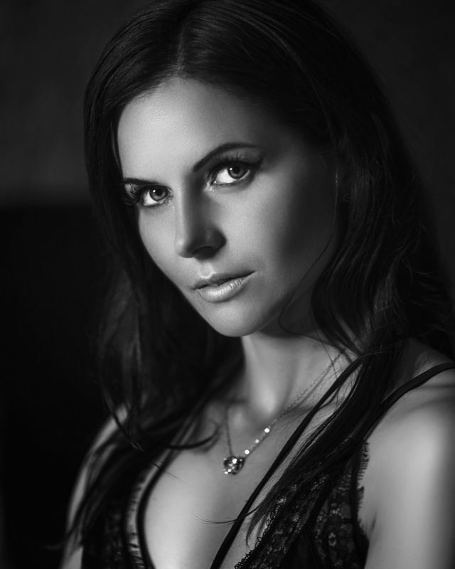 girl, model,hot, studio, portrait, black, light, young, summer, sexy studio photo фото превью