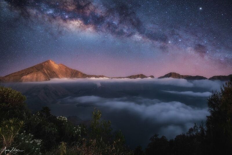 Milkyway  Milky way over Mount Rinjani фото превью