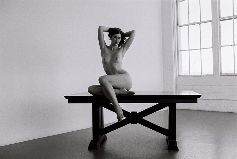 photography, beauty, body, filmphotography, portrait, glamour, vintage, naturallight, artistic nude, fine art photography, black and white, film photography, kodak tri x, figure study, fine art nude, monochrome, nude art, minimalist, art photography, high Sienna фото превью