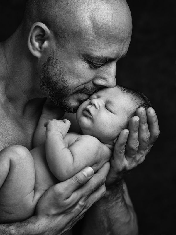 мужской портрет, драмматический портрет низкий ключ мужчина взгляд отец и сын fatherhood фото превью