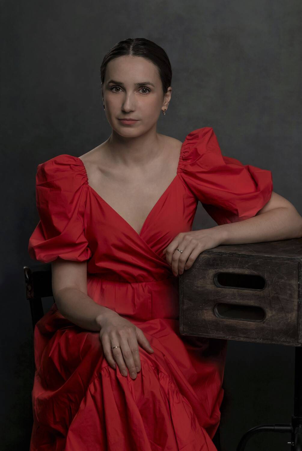 Красивая женщина, портрет, красное платье, студия, Герцен Наталья