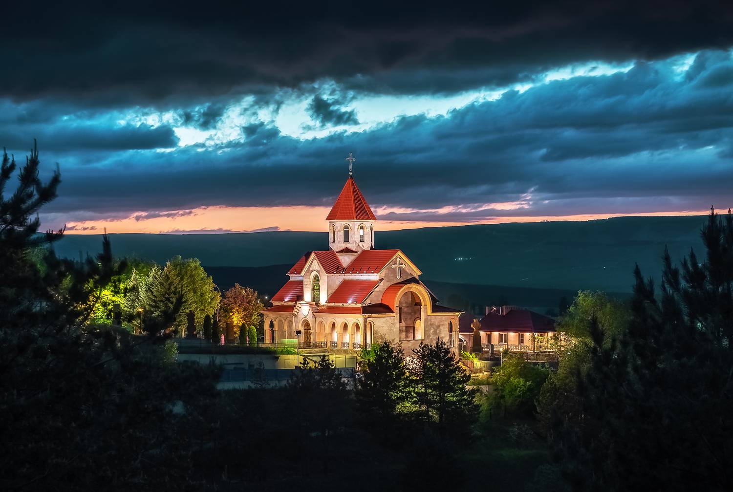 кавказ, кавказские минеральные воды, кмв, кисловодск, храм, аац, армянская церковь, облака, синий час, architecture, архитектура, закат, закат в городе, Zakharov Armen