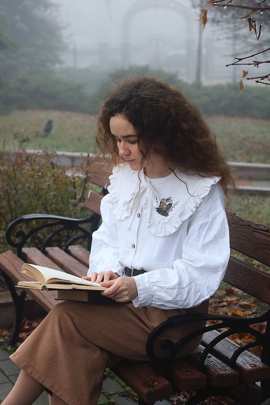 girl, model, portrait, fog, books, curly hair, novel, портрет, фотография, туман Маргарита фото превью