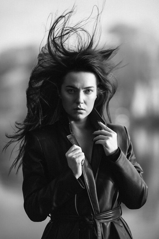 портрет, черное-белое, девушка, волосы,  локация, эмоции, чб, black and white *** фото превью