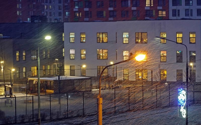 Вечером в Москве пошёл снег фото превью