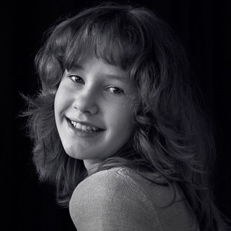 дети, девушка, портрет, глаза, взгляд, чб, апатиты Мгновение лёгкости. 2004 год фото превью